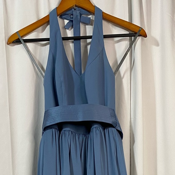 Vera Wang White V-Neck Steel Blue Halter Gown with Sash Size 0 - Picture 10 of 13